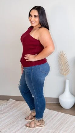 Single On A Saturday Night Top *Final Sale* -Bee Cool Store Cq4teYhYbZKA6H1sj0SKQtxT50Y263ZNgqtqzJKI