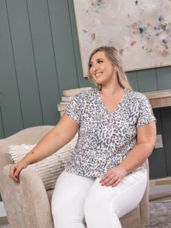 Animal Print Short Sleeve Top | S - 3X -Bee Cool Store b469ee94806d7b1c4d62768b71371012