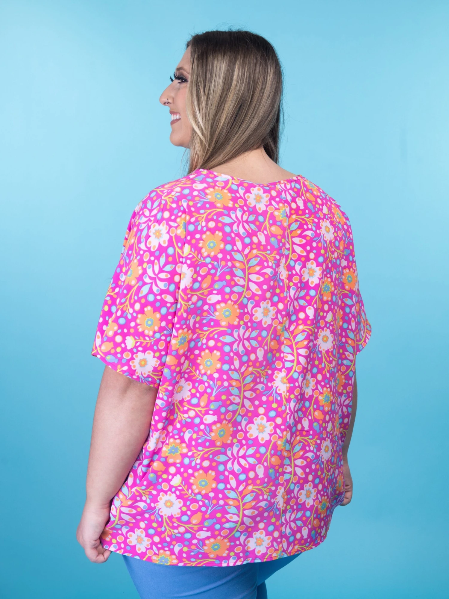 Emily Wonder Short Sleeve V-Neck Print Top | S - 3X 4 Emily Wonder Short Sleeve V-Neck Print Top | S - 3X - Image 2