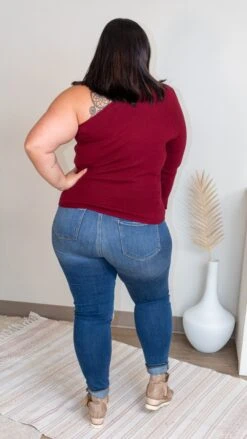 Single On A Saturday Night Top *Final Sale* -Bee Cool Store vSJGtiBxSFmXDeZqHx81GdrSWnLISQ42sJqHKyyL